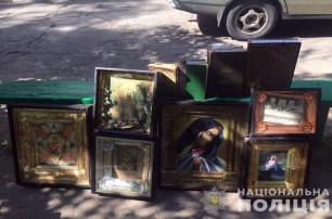На Донбассе храму УПЦ вернули украденные старинные иконы