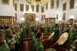 В Донецкой области тысячи верующих УПЦ празднуют память преподобных отцов Святогорских