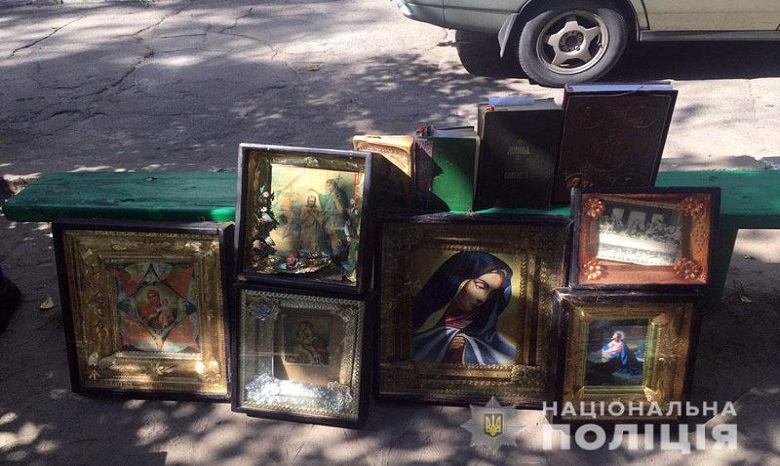 На Донбассе храму УПЦ вернули украденные старинные иконы