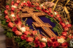В Киево-Печерской лавре верующие УПЦ отмечают Воздвижение Креста Господнего
