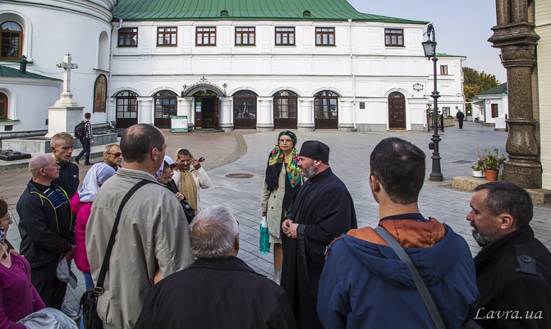 В Киево-Печерской лавре верующие с инвалидностью зрения молились печерским святым