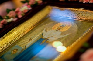 В столичном Покровском монастыре УПЦ тысячи православных отмечают престольный праздник