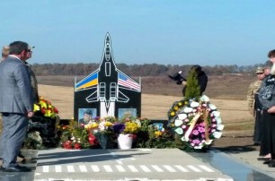 На Винниччине священники УПЦ освятили памятник летчикам, которые погибли в 2018 году