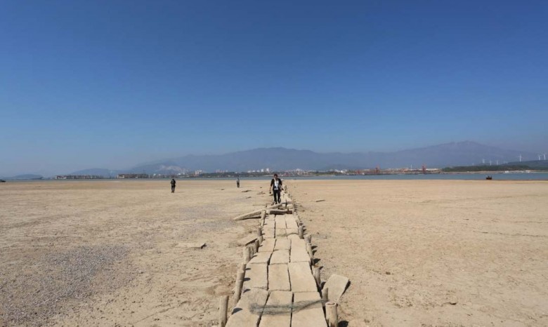 В Китае засуха показала 600-летний мост