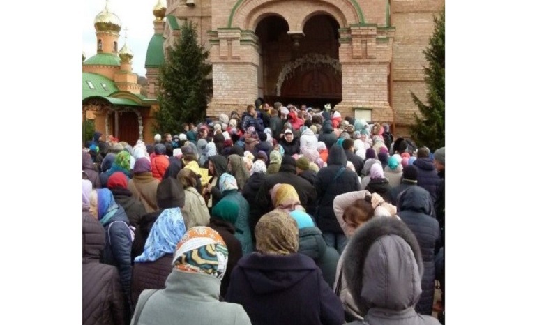 В столичный Голосеевский монастырь в день памяти монахини Алипии пришли более 100 тысяч верующих