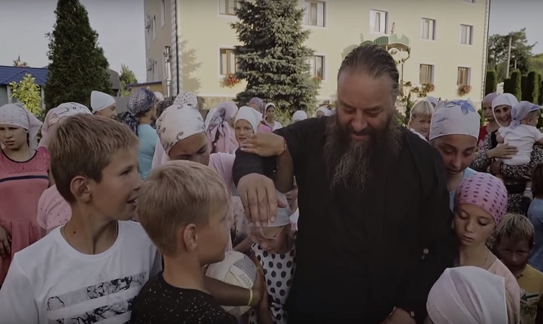 Архиепископ УПЦ рассказал о том, как усыновил 415 детей-сирот