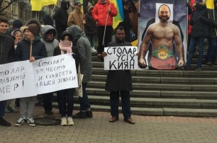 В Киеве установили «памятник» Вадиму Столару