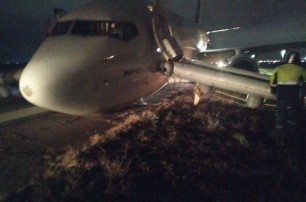 Жесткое приземление: у турецкого самолета сломалась стойка шасси во время посадки в аэропорту Одессы