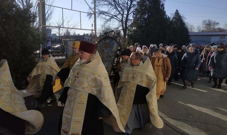 В Запорожской области сотни верующих УПЦ встретили чудотворную икону «Чернобыльская»