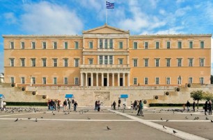 Греческий парламент не принял отделение Православной Церкви от государства