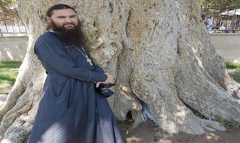 Тысячи верующих УПЦ заявили о поддержке задержанного монаха, страдающего наркоманией