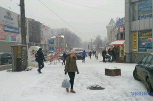 Черновцы засыпает снегом