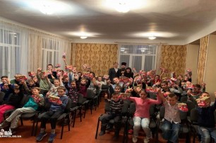 На Одещине верующие УПЦ передали подарки 85 детям с заболеванием туберкулеза