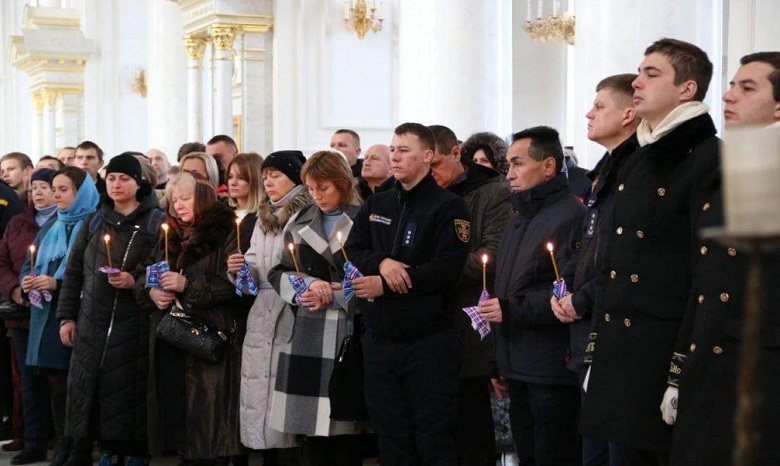В Одессе в соборе УПЦ простились с погибшим во время пожара спасателем