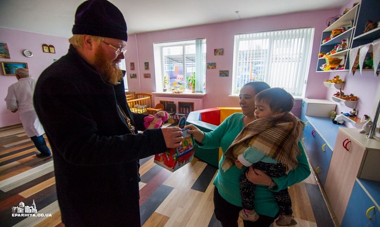 УПЦ собирает подарки для сирот и больных детей ко дню святого Николая