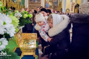 Верующие Одессы передали на Донбасс ковчег с частицей мощей преподобного Кукши