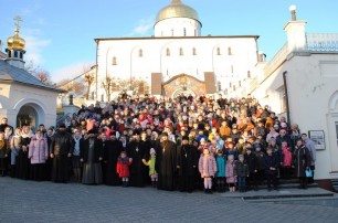 В Почаеве 300 детей приняли участие в благотворительной акции