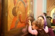 В УПЦ объяснили, зачем православные целуют иконы