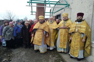 На Донбассе община УПЦ, которая 5 лет молилась под обстрелами, отметила престольный праздник