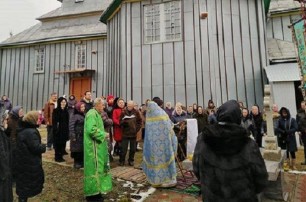 В Черновицкой области сельсовет поддержал незаконную передачу земли под храмом УПЦ сторонникам ПЦУ