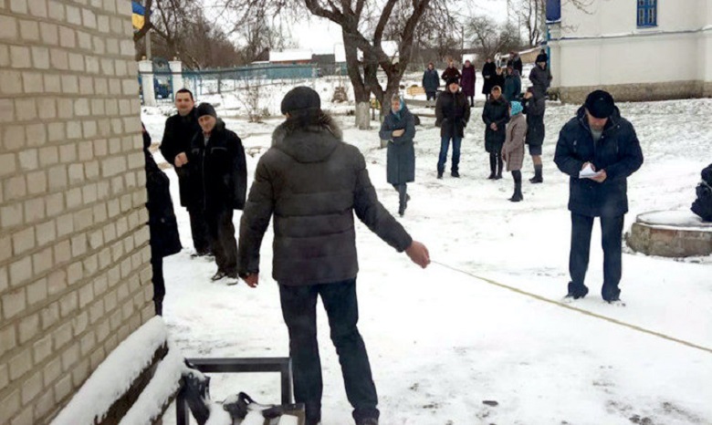 На Волыни активисты ПЦУ угрожают выселить семью священника УПЦ из дома