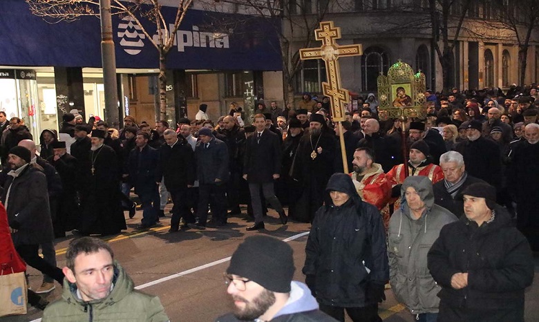 В Сербии тысячи верующих совершили молитвенное шествие в защиту прав православных Черногории