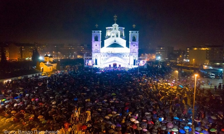 В Черногории 50 тысяч православных вышли на ночной крестный ход