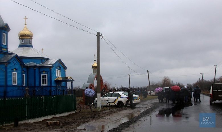 На Волыни полиция опечатала храм УПЦ из-за попытки захвата активистами ПЦУ