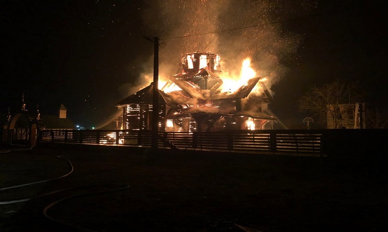 На Закарпатье сгорел деревянный храм УПЦ