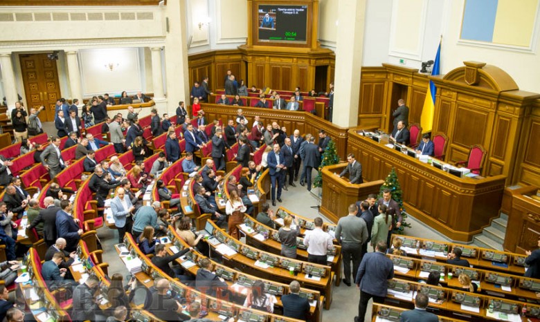 Рада предварительно одобрила сокращение количества депутатов на треть