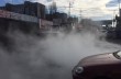 В Киеве снова прорвало трубу: парковку затянуло паром