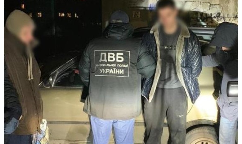 В Николаеве двух патрульных задержали за продажу марихуаны