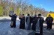 На Винниччине священники УПЦ молятся на въездах в города против коронавируса