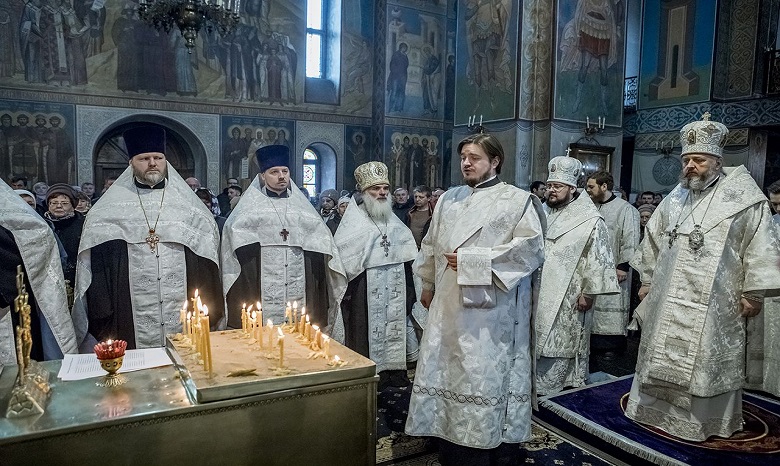 В Кемерове православные молились о жертвах трагедии в ТЦ «Зимняя вишня»