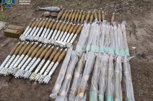 На Луганщине обнаружили тайники с арсеналом гранатометных выстрелов и огнеметом