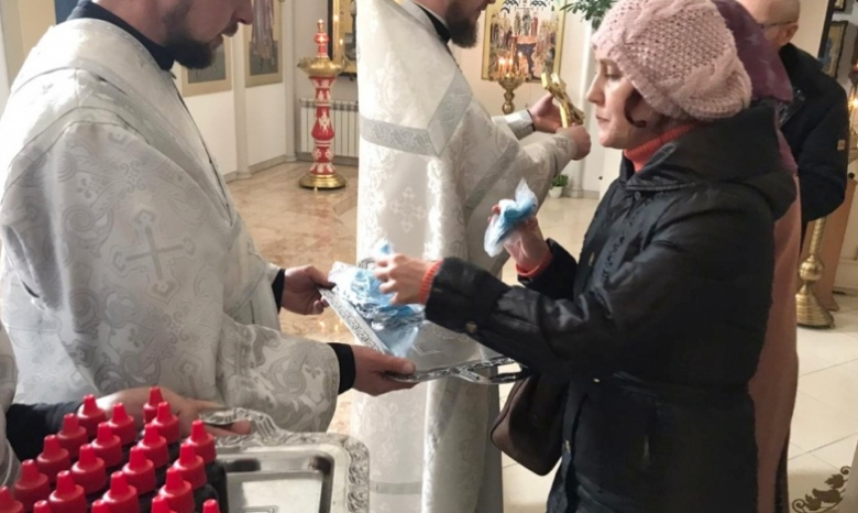 В столице община Кафедрального собора УПЦ шьет маски и раздает средства защиты прихожанам