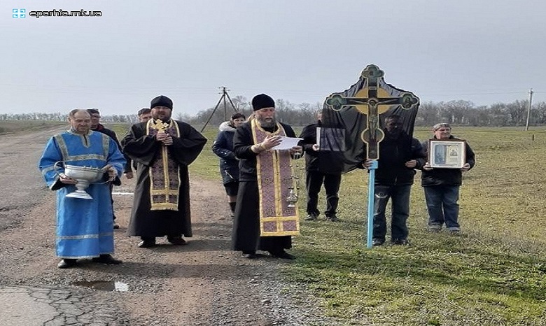 На Николаевщине священники и верующие УПЦ совершили крестный ход с молитвой об избавлении от пандемии