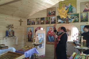 На Буковине освятили временный храм вместо захваченного активистами ПЦУ