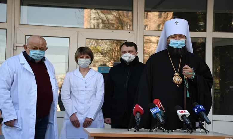 В Житомире УПЦ передала медикам тесты на коронавирус