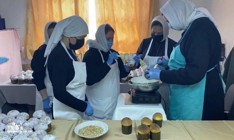 В Одессе монастырь УПЦ испечет более 10 тыс куличей для медиков, интернатов и домов престарелых