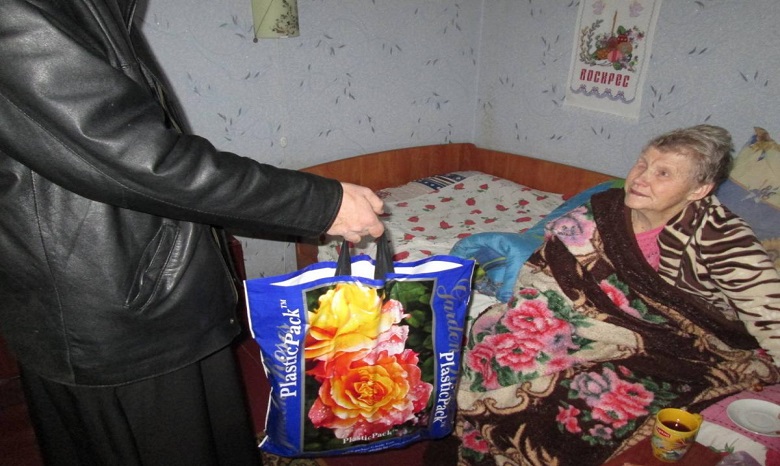 В Житомире УПЦ передала продукты нуждающимся