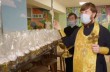 В Днепре священники УПЦ освятили 38 тысяч куличей для жителей города
