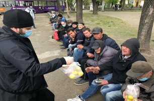 В Одессе православная молодежь помогает бездомным, пенсионерам и многодетным