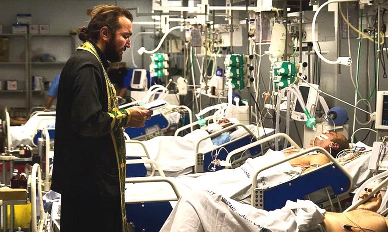 В УПЦ решили, как священники будут причащать больных коронавирусом