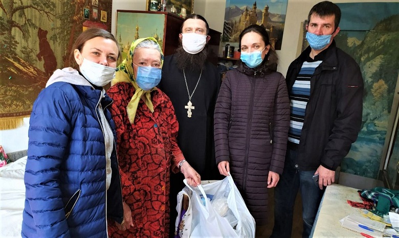 В Полтаве верующие УПЦ помогли пенсионерам и многодетным семьям