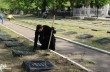 В Одессе верующие УПЦ провели уборку на могилах воинов Второй мировой войны