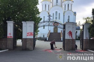 В Тернополе полиция задержала мужчину, который на стенах собора УПЦ оставил оскорбительные надписи