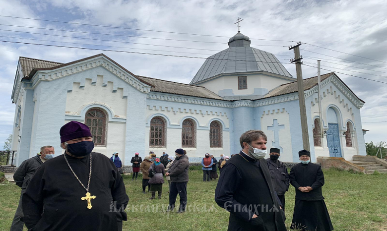 На Кировоградщине верующие УПЦ отстояли свой храм, который пытались захватить представители ПЦУ