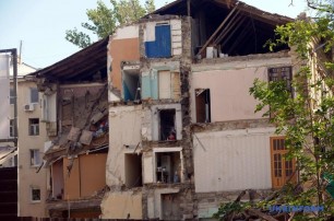 Обвал дома в Одессе: спасатели расчищают разрушенные конструкции