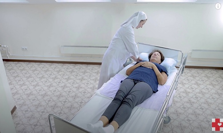 Православная служба помощи подготовила видео для людей, которые ухаживают за тяжелобольными родственниками